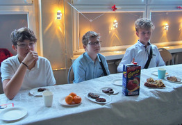  (photo)
