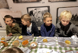  (photo)