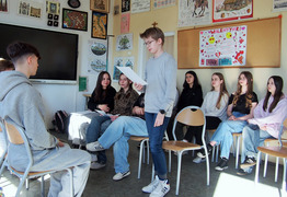  (photo)